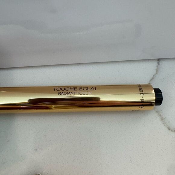 YSL Gold Beaute Highlighter makeup - Picture 6 of 11